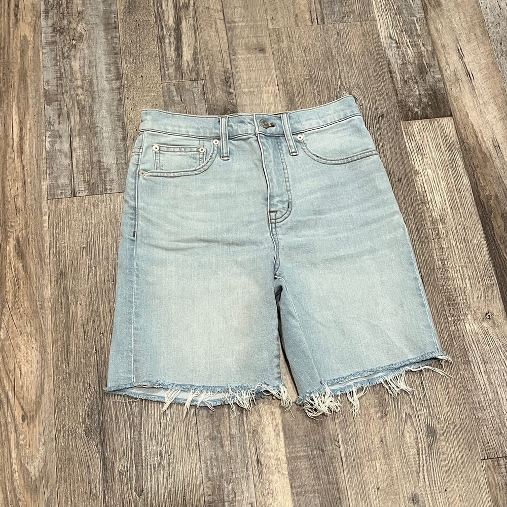 Madewell Light Wash High-Rise Mid-Length Denim Shorts Raw Hem Women’s size 25